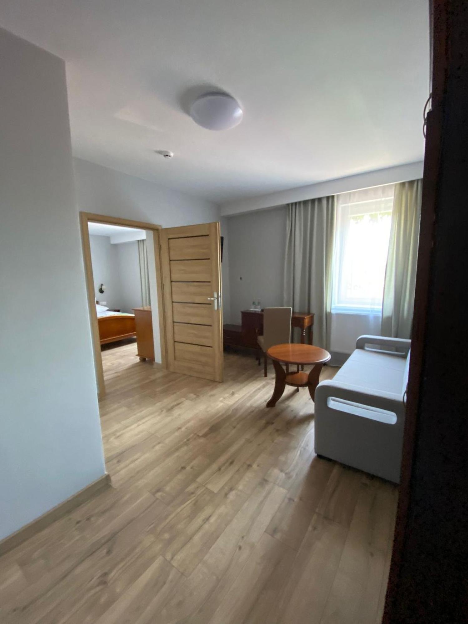 Hotel Kresowianka Конин Экстерьер фото